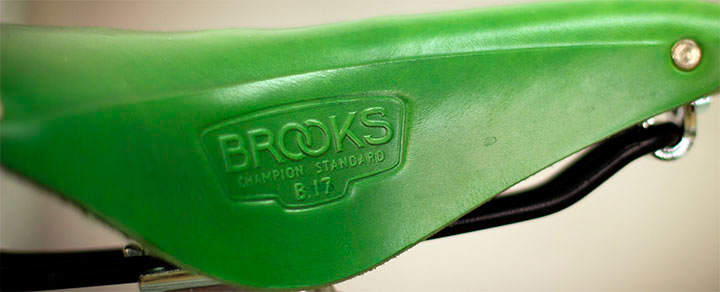Надпись Brooks на седле Седло Brooks